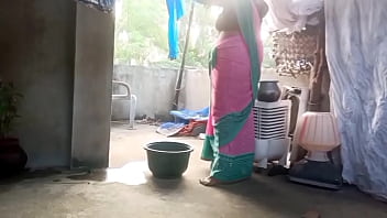 Sizzling Indian Aunty In A Mind-blowing Hot Video