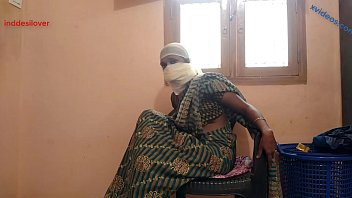 मकान मालकिन की गर्मी से भरी रात, पड़ोसी के कुंवारे लंड को चूसकर चूत की मस्ती दिलवाई