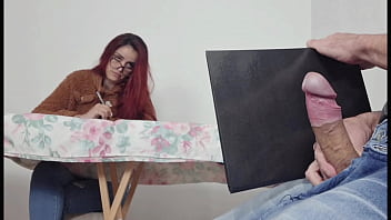 Professora Comportada Se Entrega A Uma Punheta Perigosa