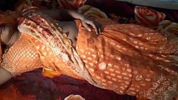 पहली रात की मधुर यादें.. नवविवाहिता पत्नी के साथ