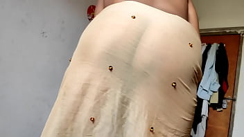 Seductive Desi Aunty Teases Innocent Boy With Her Naughty Bathroom Show – Hindi Part 2