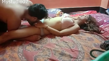 Naughty Indian Babe Gets Steamy With The Delivery Guy At Home