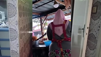 Curvy And Alluring Indonesian Muslim Milf