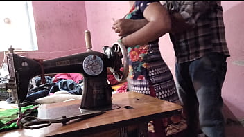 देसी भाभी को सिलाई के बहाने अंकल ने जमकर चोदा