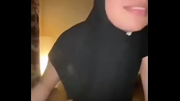 Malam Panas Dengan Jilbab Ketat Dan Kontol Besar Yang Menggoda