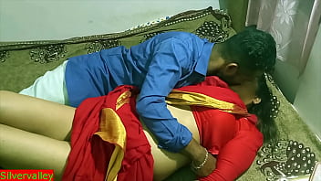 Hot Indian Milf Aunty Spices Up Christmas With Her Dish Boy – Sizzling Festive Fling In A Red Saree!