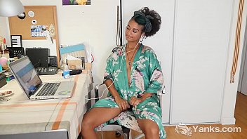 Yanks Ebony Lola Rose Pleasures Her Sweet Pussy