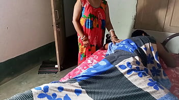 पत्नी के जाने के बाद पति ने नौकरानी को जमकर चोदा