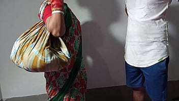 बर्तन बेचने आई जवान आंटी को जमकर चोदा – साफ हिंदी आवाज में