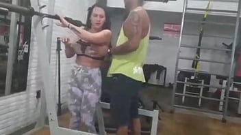 Dois Amantes Se Pegando Pesado Na Academia
