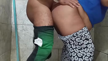 A Professora Seduz A Aluna Evangélica No Banheiro Da Escola E A Faz Gozar