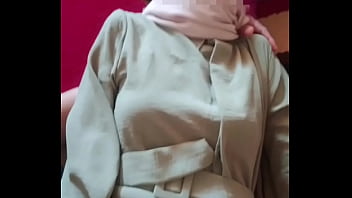 Saudari Tiri Berhijab Yang Menggoda Di Malam Lebaran