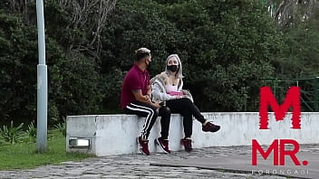 Desnudos Y Pasión En Las Calles Porteñas