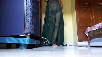 Indian Bhabhi’s Wet Pussy Gets Fingered Until She Squirts