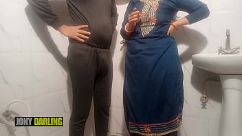 Punjabi Bhabhi Gets Wild With Bihari Lover In The Steamy Bathroom, Moaning In Hindi And Punjabi While They Smoke