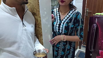 Bade Dudh Wali Paros Ki Bhabhi Ko Chini Maangne Ke Bahane Chod Diya