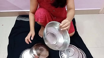 बर्तन बेचने आई जवान भाभी को बिस्तर पर लिटाकर जमकर चोदा