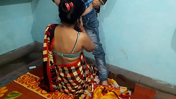 देबर भाभी का पहला सेक्स अनुभव कैसा रहा, ये जानने के लिए देखो