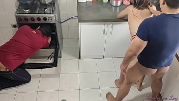 Me La Follé A La Mejor Amiga De Mi Esposa Mientras Ella Miraba