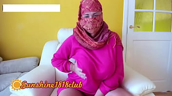 A Seductive Arabic Muslim Girl’s Private Khalifa Webcam Show Live At 9:30