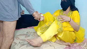 Desi Bhabhi In Yellow Dress Rides Hard, Wild Bareback Fucking In Cowgirl And Reverse