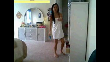 Indonesian Webcam Model’s Steamy Live Show