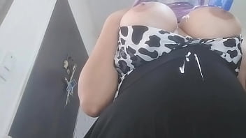 A Daring Muslim Wife In Niqab Defies Tradition, Revealing Her Curves And Showering The Webcam For A Generous Reward.