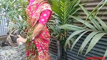Desi Bhabhi In Red Saree Gets Wild Outdoors With Devar