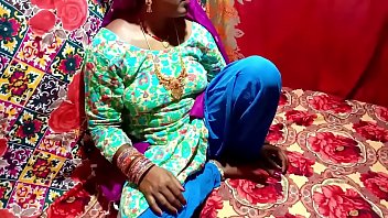 पड़ोसन की गर्म चुदाई का मजा लेते हुए