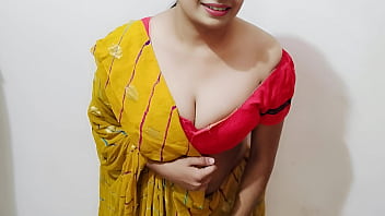 भाभी ने देवर को हाथ से सहलाते देखा, फिर उसके बड़े लंड पर बैठकर चीख़ते हुए चुदाई की (हिंदी ऑडियो)