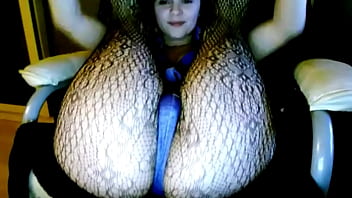 Hot Babe Gets Herself Off Live On Cam
