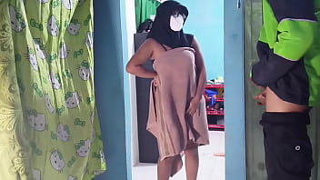 Ojol Pengantar Makanan Menangkapku Lagi-lagi Asyik Dengan Diriku Sendiri